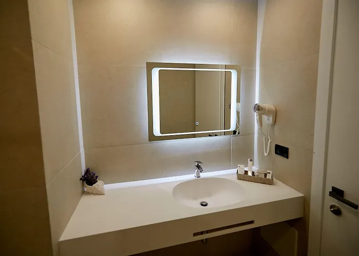 Hotel Eter Golem (Tirana)