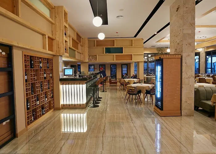 Hotel Eter Golem (Tirana)